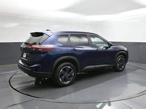 Used 2024 Nissan Rogue SV AWD/4WD image 8