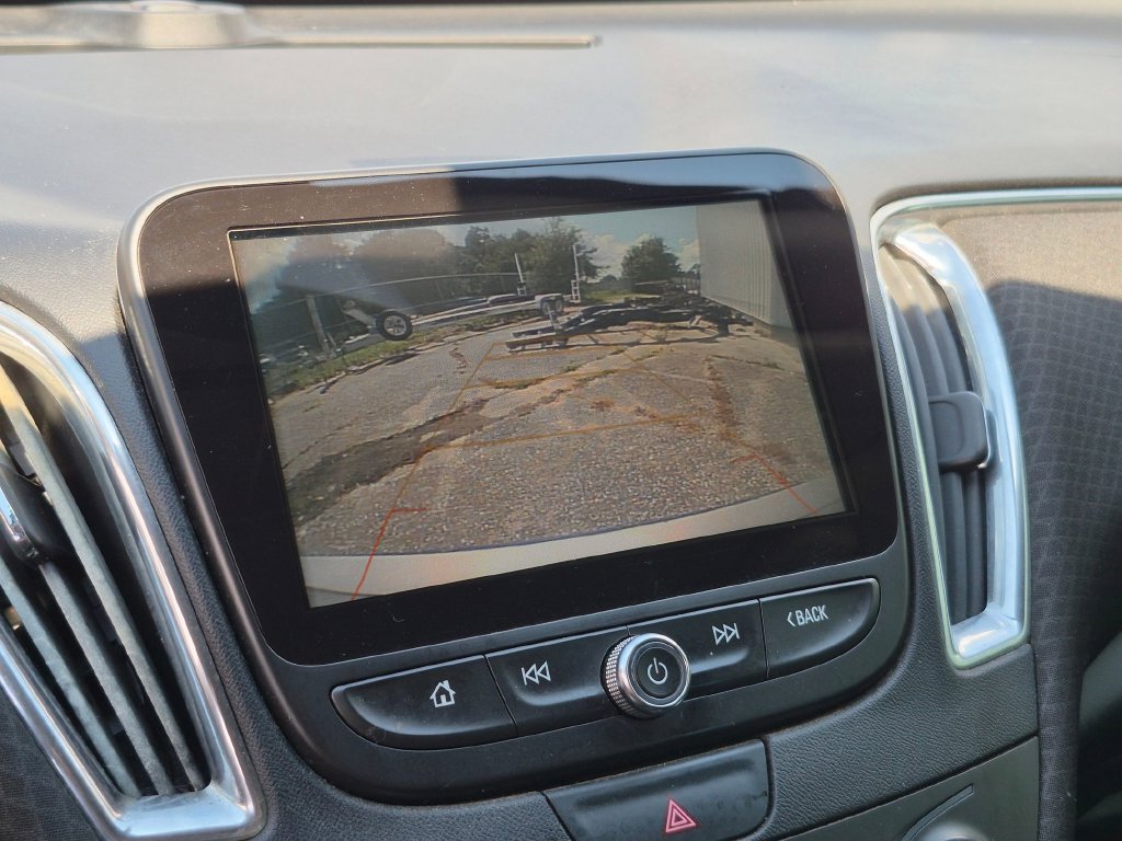 Used 2018 Chevrolet Malibu LT FWD image 22