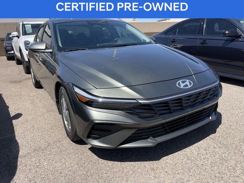 Used 2025 Hyundai Elantra SE FWD image 2
