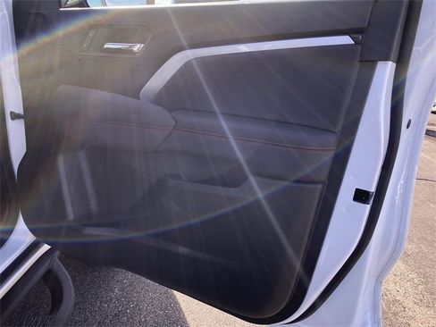 Used 2025 Chevrolet Colorado Z71 w/ Z71 Convenience Package 2 image 32