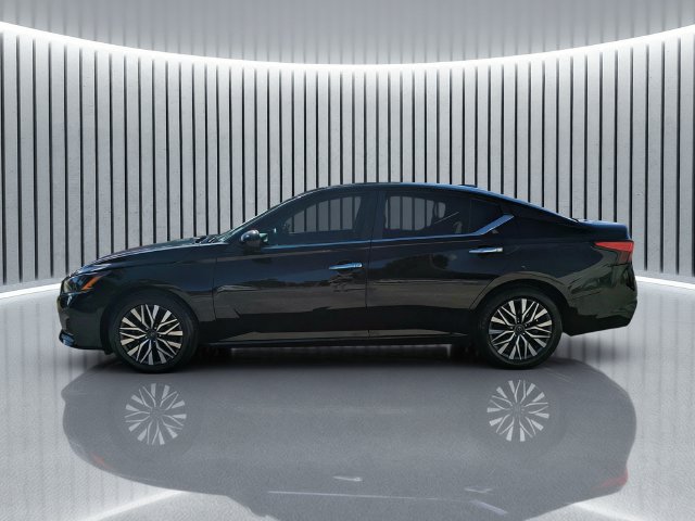 Used 2023 Nissan Altima 2.5 SV w/ SV Premium Package FWD image 7