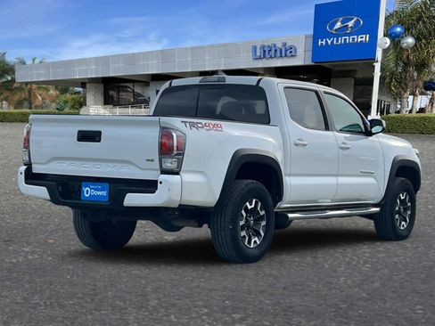 Used 2022 Toyota Tacoma TRD Off-Road image 2