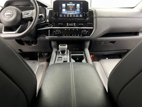 Used 2025 Nissan Pathfinder SL FWD image 47