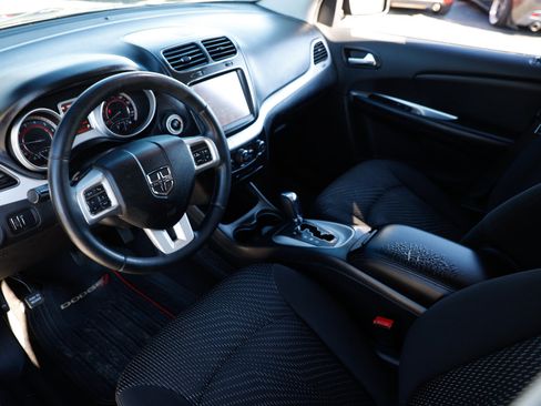 Used 2015 Dodge Journey SXT w/ Flexible Seating Group image 4