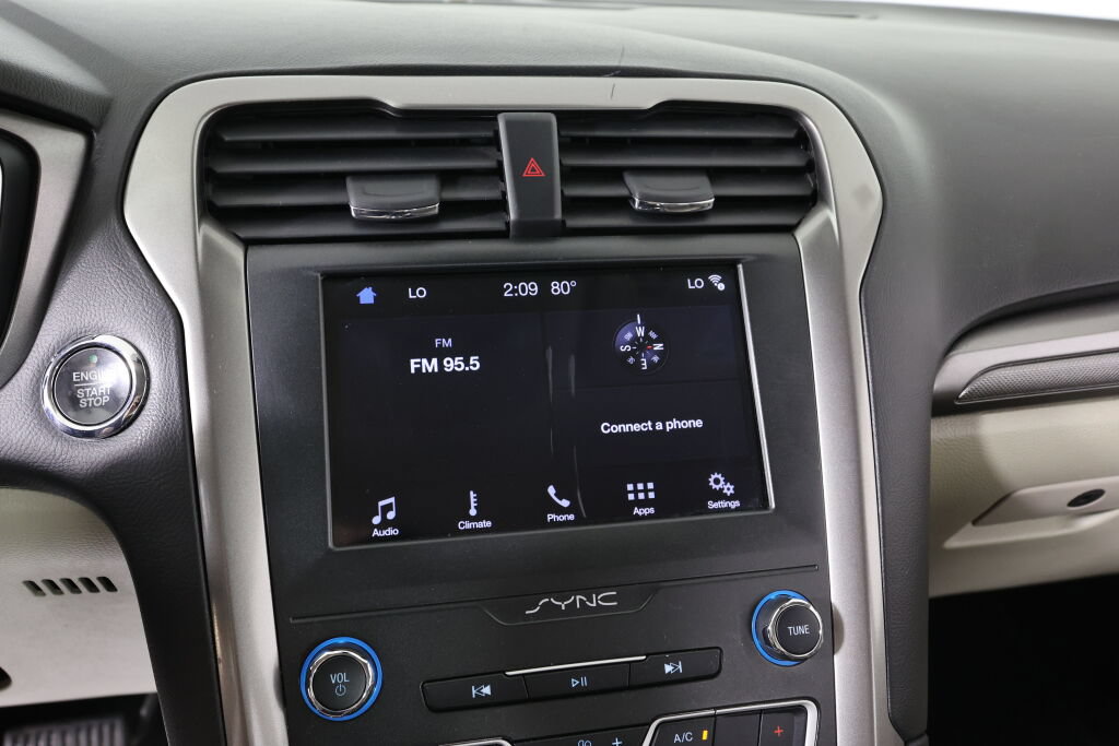 Used 2019 Ford Fusion SE FWD image 34