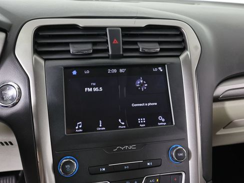 Used 2019 Ford Fusion SE FWD image 34