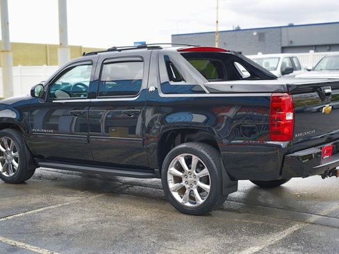Used 2013 Chevrolet Avalanche LT AWD/4WD image 18
