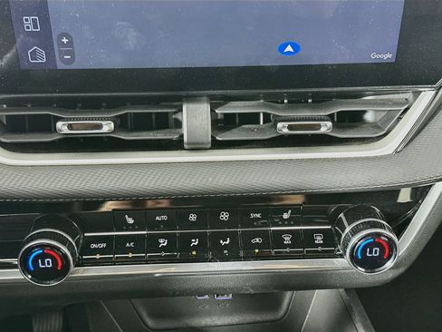 Used 2025 Chevrolet Equinox LT w/ Convenience Package II FWD image 24