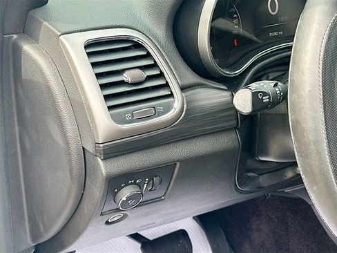 Used 2019 Jeep Grand Cherokee Altitude image 11