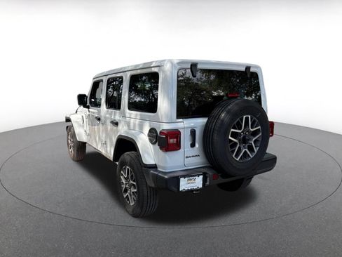 Used 2025 Jeep Wrangler Unlimited Sahara AWD/4WD image 9
