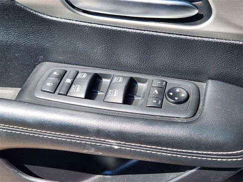 Used 2021 Chrysler Pacifica Limited w/ S Appearance Package image 11