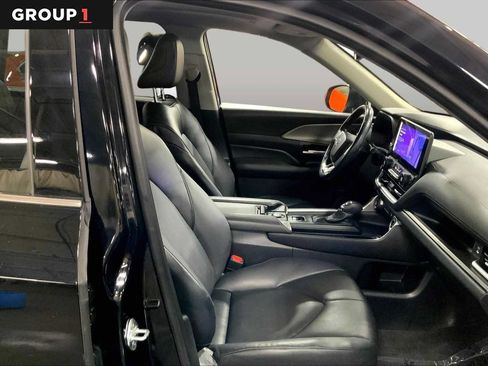 Certified 2024 Toyota Grand Highlander AWD image 9