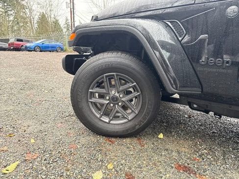 New 2025 Jeep Gladiator Sport image 28