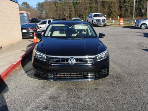 Used 2019 Volkswagen Passat 2.0T SE R-Line image 2