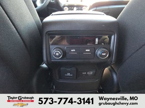 Used 2023 GMC Acadia SLE w/ Driver Convenience Package FWD image 30