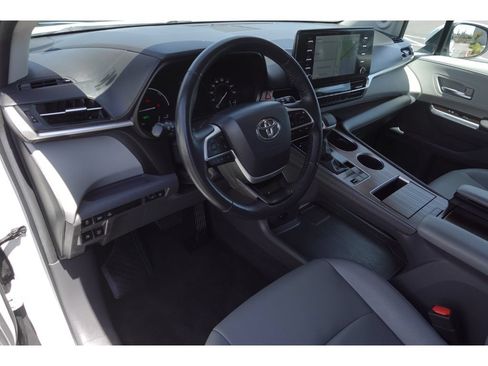 Certified 2024 Toyota Sienna XLE w/ XLE Plus Package FWD image 10