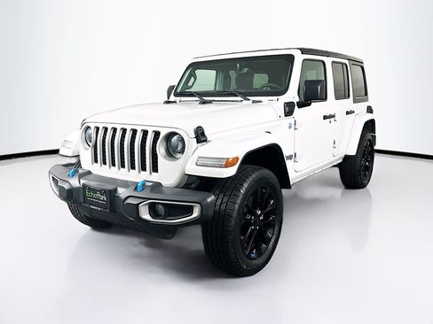 Used 2023 Jeep Wrangler Unlimited Sahara AWD/4WD image 3