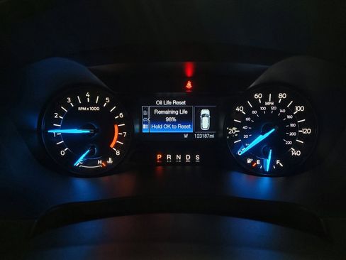 Used 2017 Ford Explorer XLT image 23