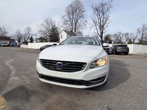 Used 2015 Volvo S60 T5 Premier image 2