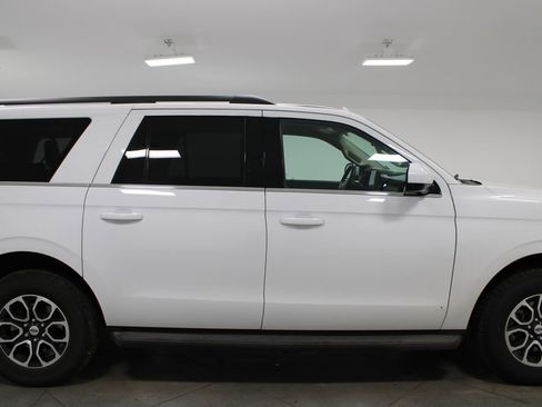 Used 2024 Ford Expedition Max XLT image 11