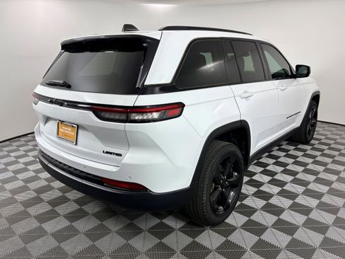 Used 2024 Jeep Grand Cherokee Limited w/ Black Appearance Package image 5