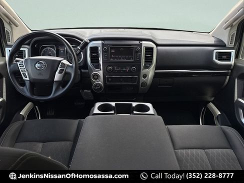 Used 2019 Nissan Titan SV AWD/4WD image 25