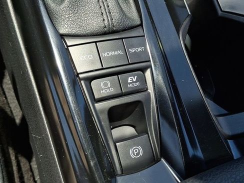 Used 2025 Toyota Camry SE FWD image 14