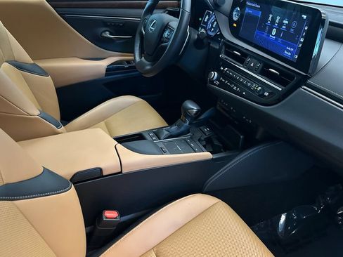Certified 2022 Lexus ES 300h w/ Premium Package FWD image 15