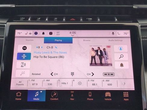 Used 2023 Jeep Grand Cherokee Limited w/ Black Appearance Package image 18