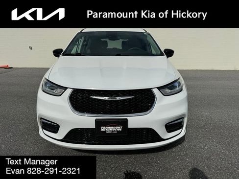 Used 2024 Chrysler Pacifica Touring-L image 25