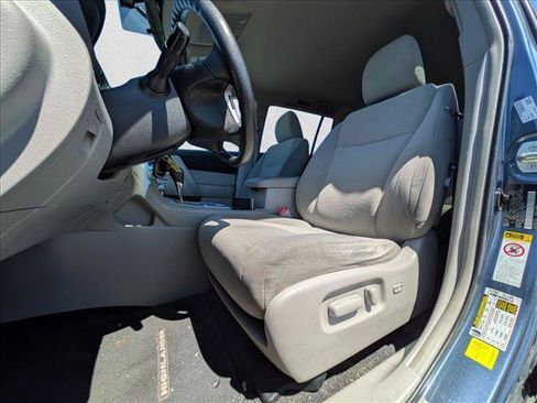 Used 2013 Toyota Highlander Plus AWD/4WD image 12