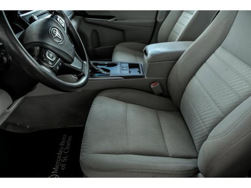 Used 2016 Toyota Camry LE image 11