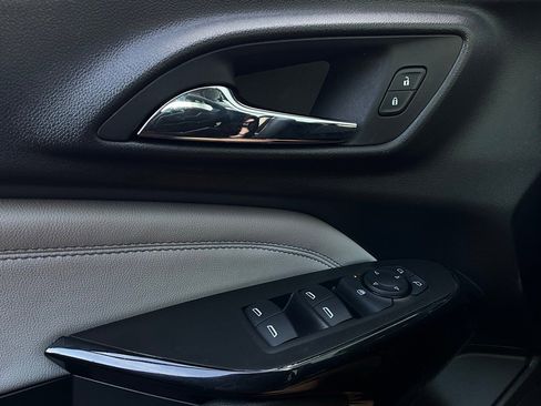 Used 2025 Chevrolet Trax LT image 19