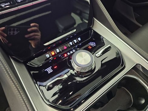 New 2026 Jeep Grand Wagoneer Limited AWD/4WD image 32