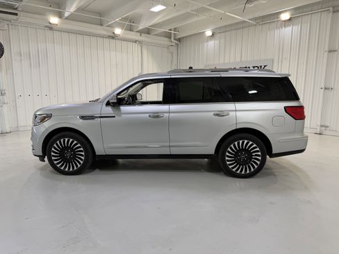 Used 2019 Lincoln Navigator Black Label w/ Cargo Package image 2