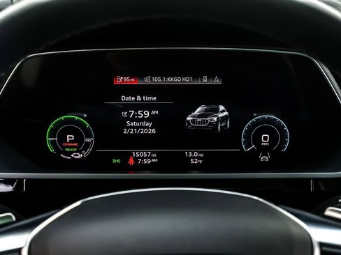 Used 2022 Audi e-tron Premium Plus w/ Premium Plus Package image 19