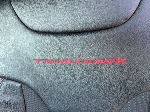 Used 2022 Jeep Compass Trailhawk w/ Trailhawk Convenience Group AWD/4WD image 9