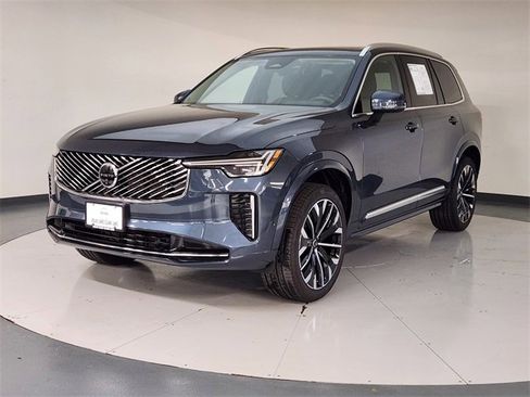 Used 2025 Volvo XC90 B5 Plus image 1