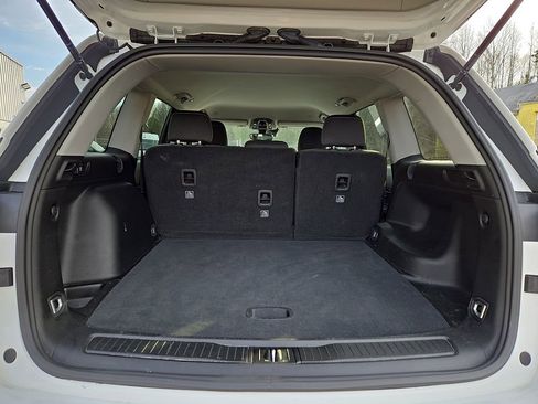 Used 2023 Jeep Grand Cherokee Laredo image 28