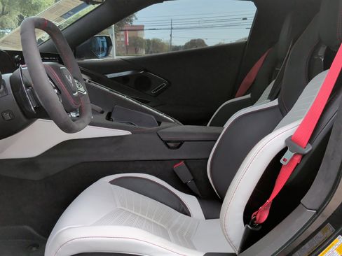 Used 2023 Chevrolet Corvette Stingray Premium Cpe w/ Z51 Performance Package image 17