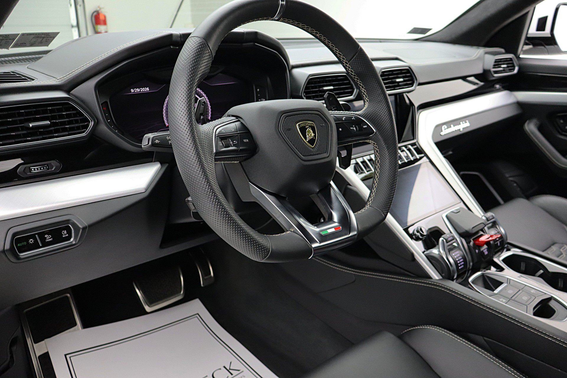 Used 2020 Lamborghini Urus AWD/4WD image 22