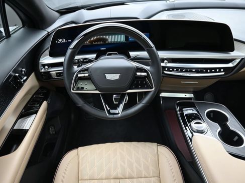 Used 2026 Cadillac Lyriq Signature Luxury w/ Nappa Leather Package AWD/4WD image 12