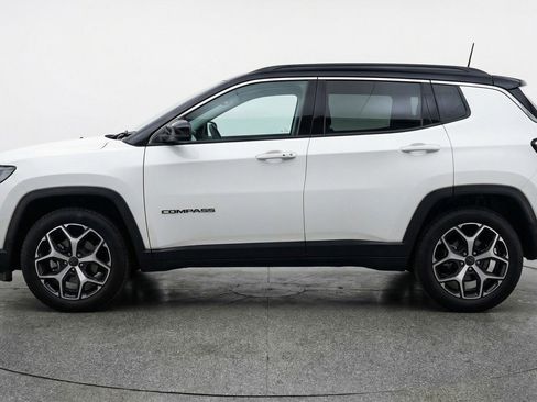 Used 2025 Jeep Compass Limited image 5