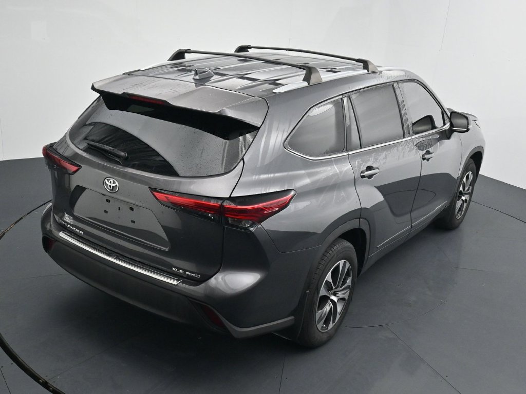 Used 2022 Toyota Highlander XLE AWD/4WD image 15