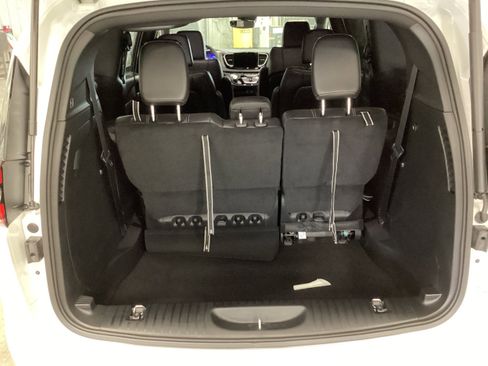 New 2026 Chrysler Pacifica Select image 5