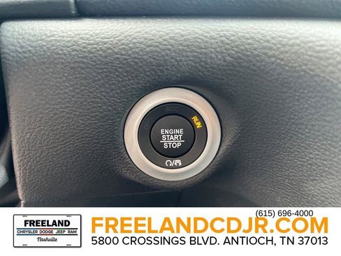 New 2025 Chrysler Pacifica Select image 13