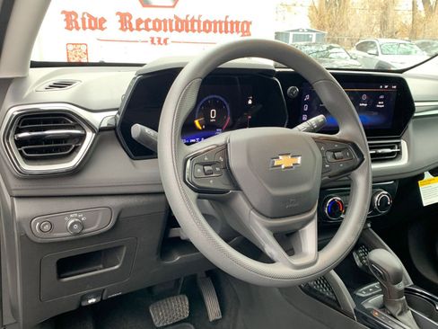 Used 2025 Chevrolet TrailBlazer LT image 32