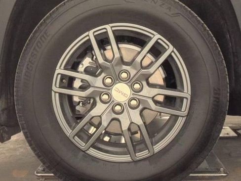 Used 2025 GMC Acadia Elevation image 5