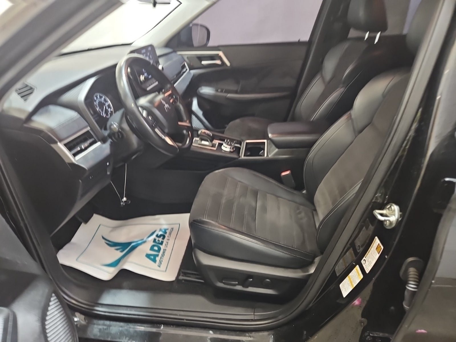 Used 2024 Mitsubishi Outlander SE Black Edition AWD/4WD image 8