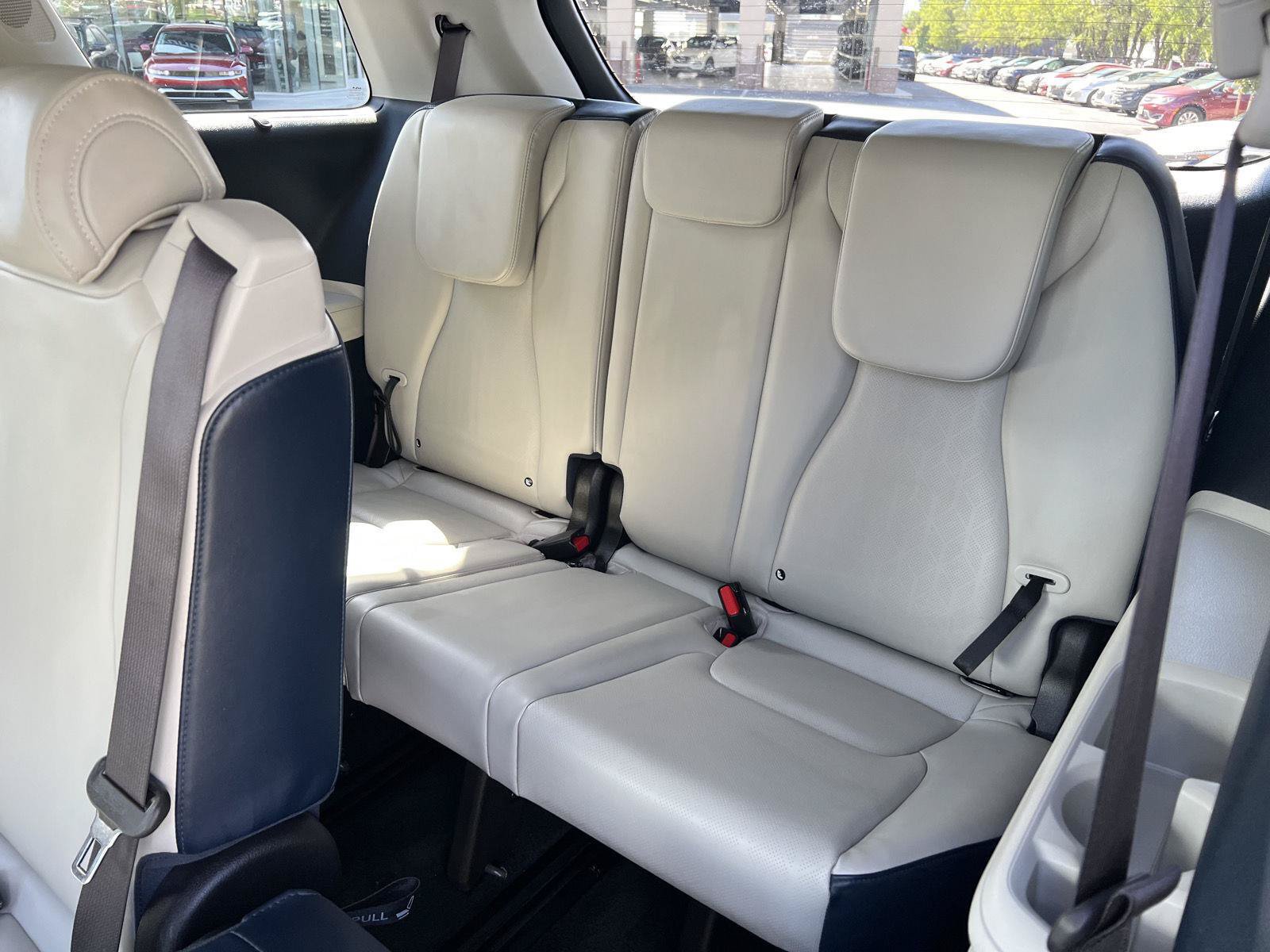 Used 2026 Kia Carnival EX FWD image 32